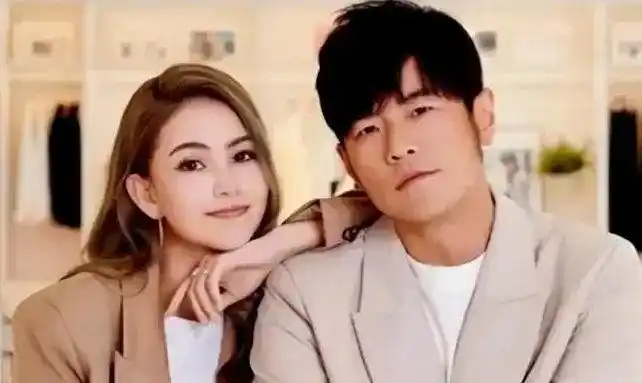 明星配偶爱情故事_娱乐圈夫妻有哪些照片_娱乐圈模范夫妻