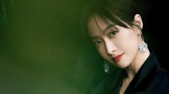 杨超越宋茜林允许佳琪周迅_女星奇葩睡姿揭秘_女明星睡姿照片