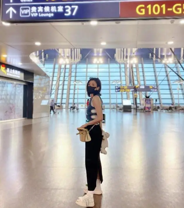 娱乐圈哪些女名星很矮_女明星身高与颜值不匹配_朱茵身高153cm演技颜值惊艳