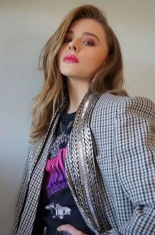 女明星红毯穿搭_晚装女明星_春季时尚趋势