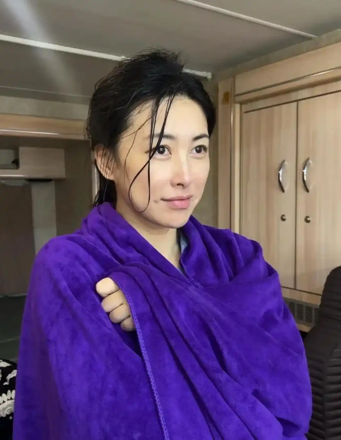 明星卸妆前后颜值对比_国内雀斑多的女明星_娱乐圈真实素颜