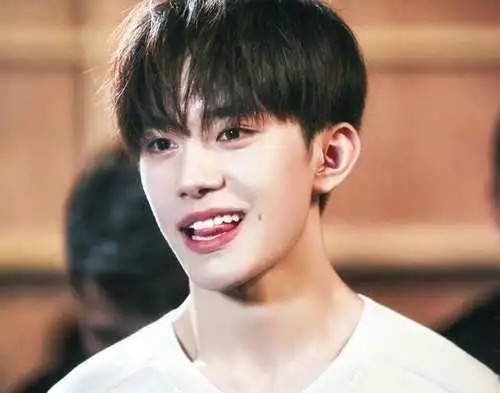 女明星的笑容_高圆圆迷人微笑_拥有迷人微笑的女星